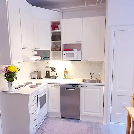 *urban Studio* 32m2, Wifi, Own Entrance * Helsinki