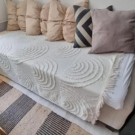 Huoneisto *urban Studio* 32m2, Wifi, Own Entrance *