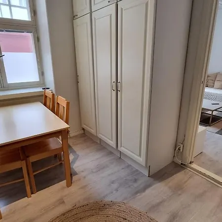 *urban Studio* 32m2, Wifi, Own Entrance דירה הלסינקי
