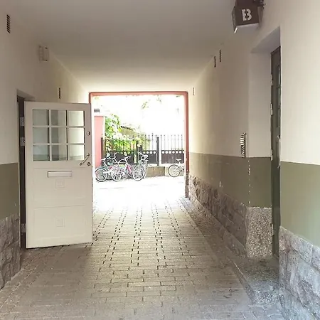 *urban Studio* 32m2, Wifi, Own Entrance דירה הלסינקי