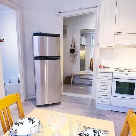 *urban Studio* 32m2, Wifi, Own Entrance הלסינקי
