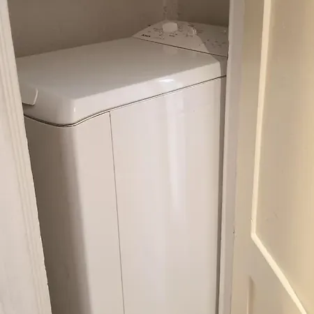 *urban Studio* 32m2, Wifi, Own Entrance * הלסינקי