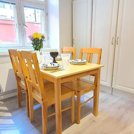 *urban Studio* 32m2, Wifi, Own Entrance דירה
